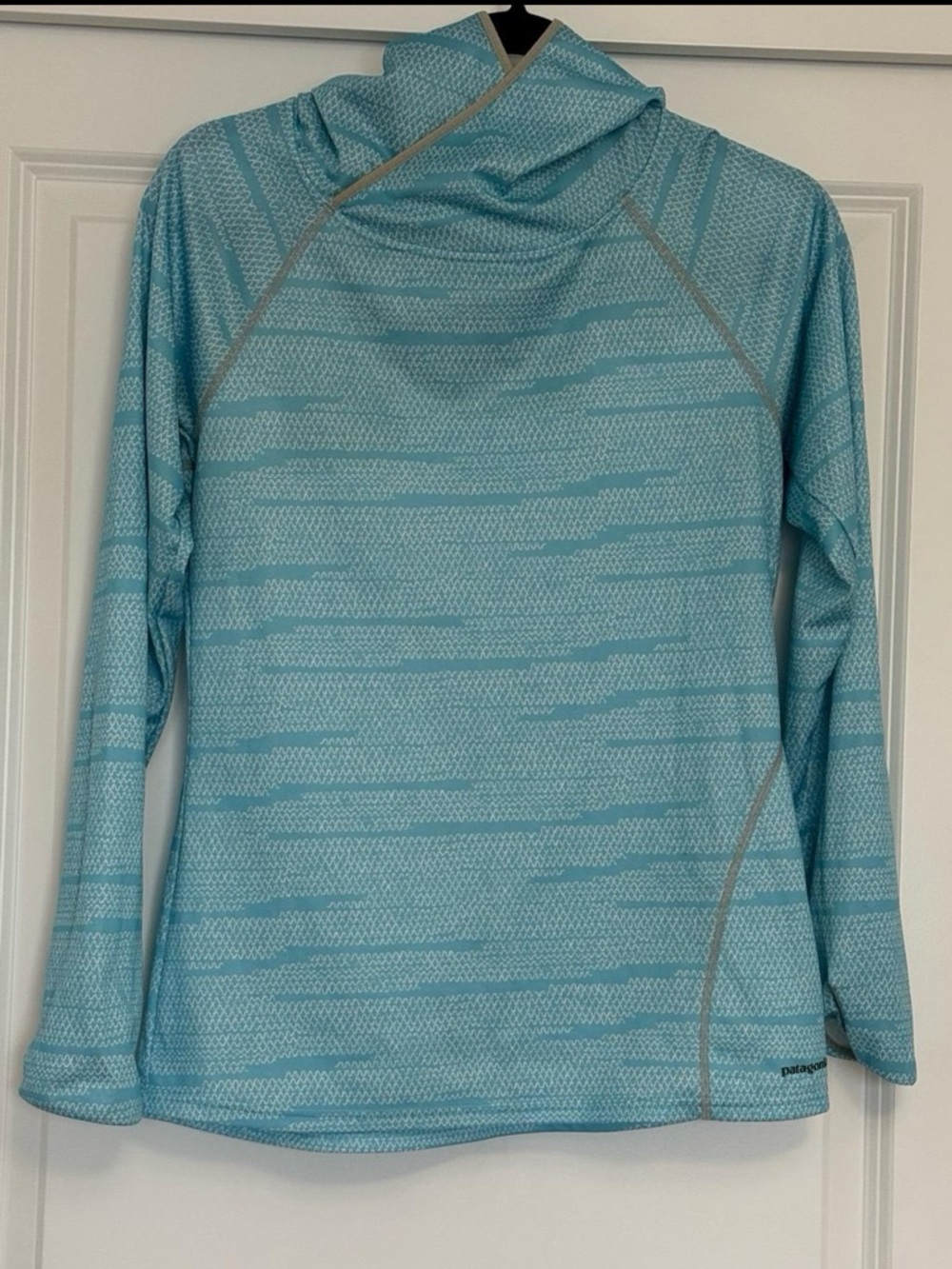 patagonia sunshade hoody - size medium